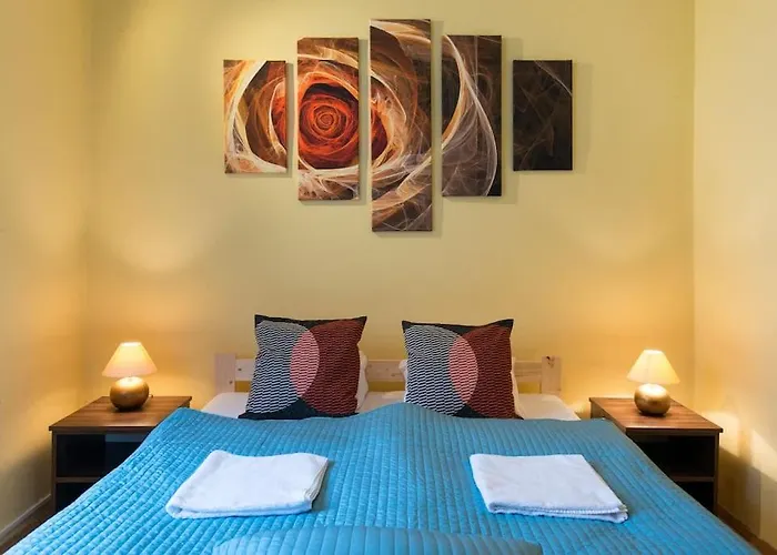 Big Cosy RETRO Apt, FREE PARKING, 15min OldTown&Kazimierz - by Homelike Krakow